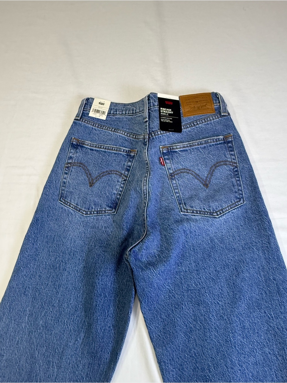NWT Levi's Jeans Womens Wedgie Straight High Rise Blue Distressed Size W29xL27 - Picture 16 of 16